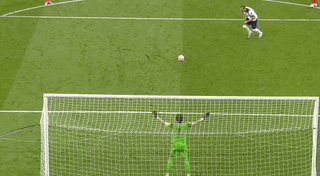 1687215362427002286.gif 7比0.gif