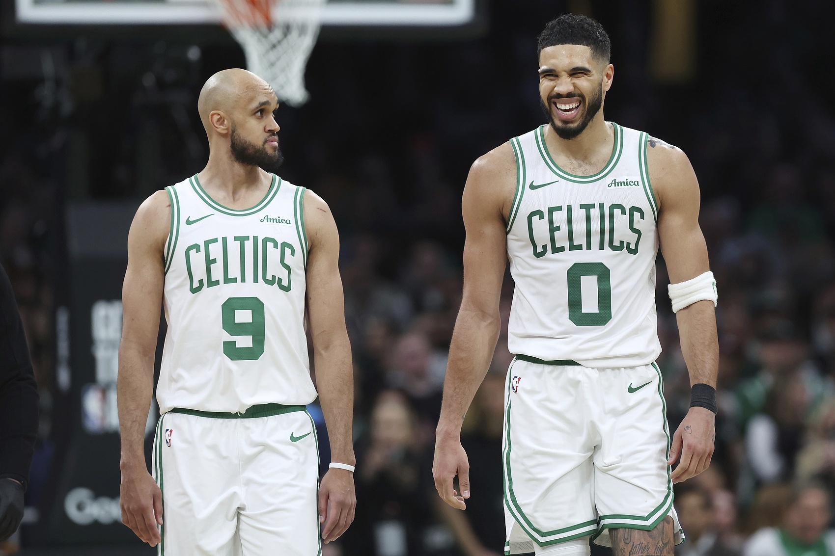 开云体育-强强对决！明日绿军客战雷霆 塔图姆与德里克·怀特出战成疑